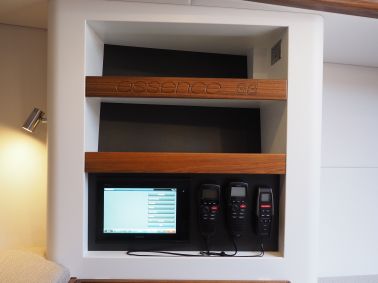 essence 33 interior 6d